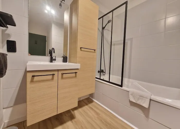 Les Terrasses Saint-joseph #parking#confort アパート *